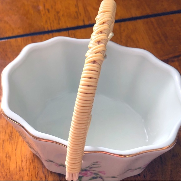 RUSS Berrie & Co. Porcelain Floral Scalloped Trinket Basket Made in Japan 4449 - Picture 6 of 13